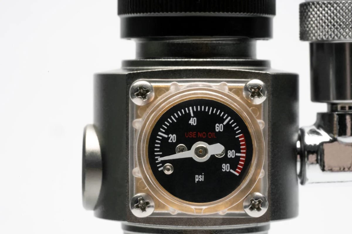 ווסת Co2 עם ברז חשמלי ומונה בועות UNS PRO 3 ווסת Co2 עם ברז חשמלי ומונה בועות UNS PRO – תמונה 3